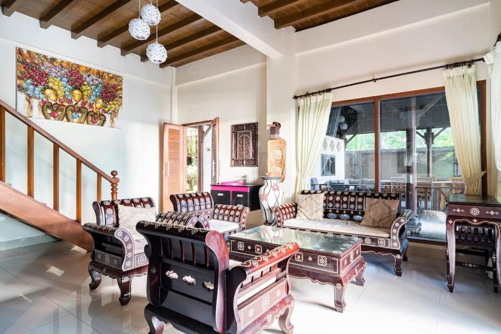 Villa Kenanga In Meninting By The Beach Матарам Экстерьер фото