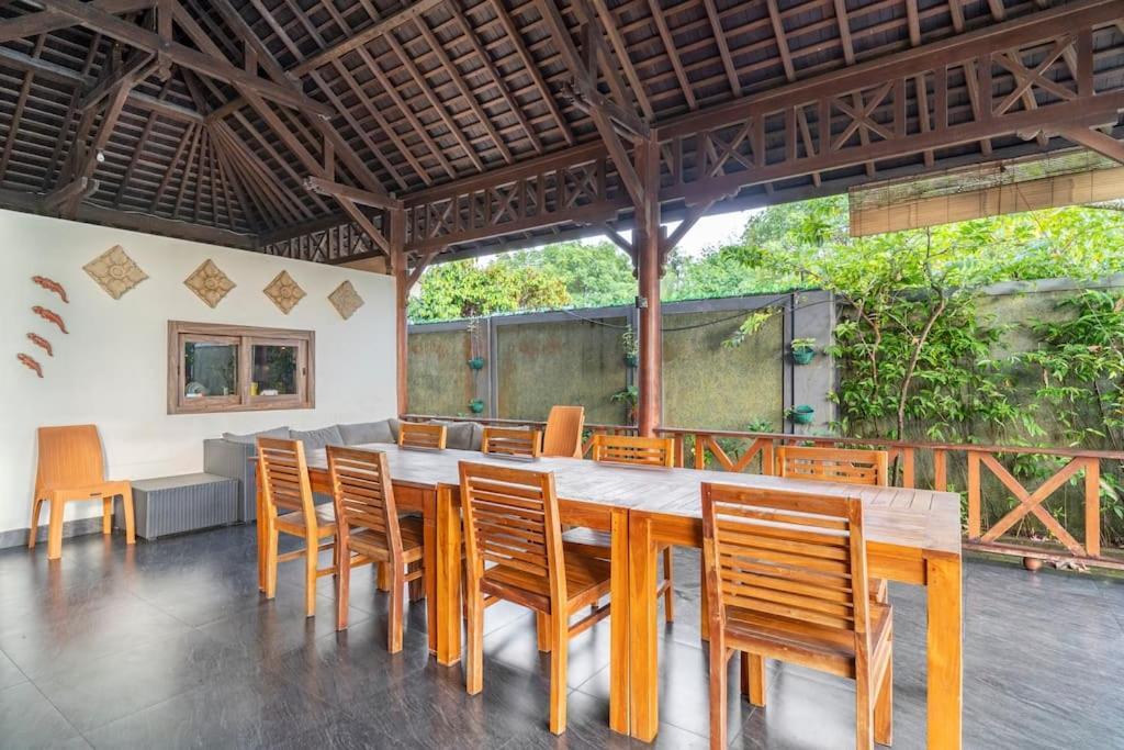 Villa Kenanga In Meninting By The Beach Матарам Экстерьер фото