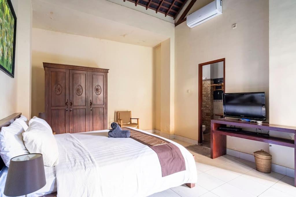 Villa Kenanga In Meninting By The Beach Матарам Экстерьер фото