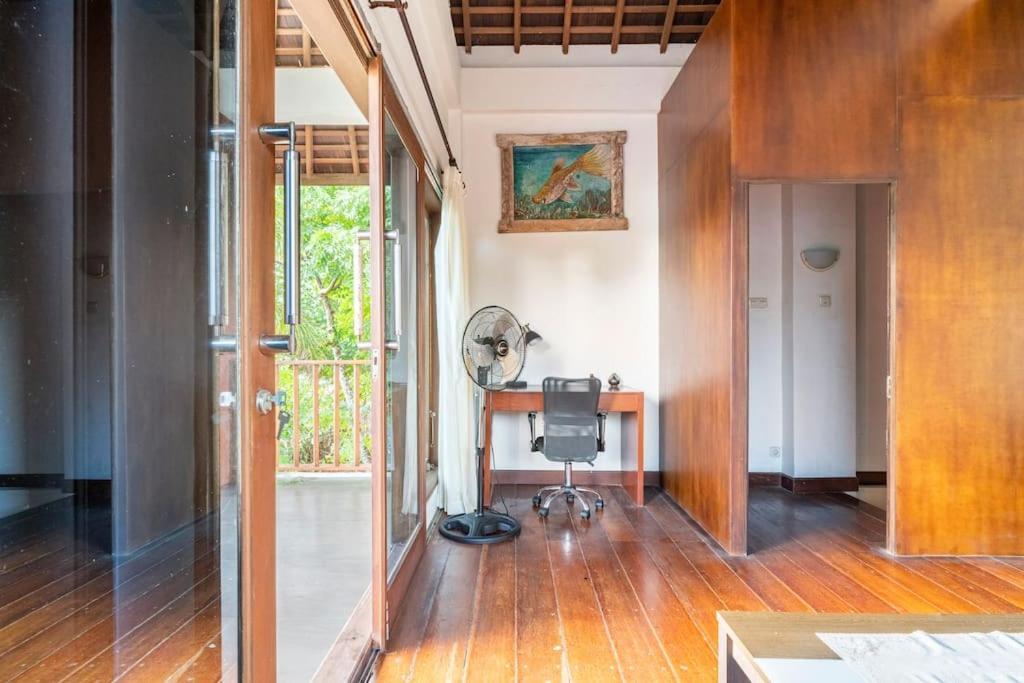Villa Kenanga In Meninting By The Beach Матарам Экстерьер фото