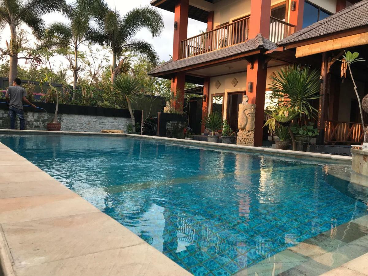Villa Kenanga In Meninting By The Beach Матарам Экстерьер фото