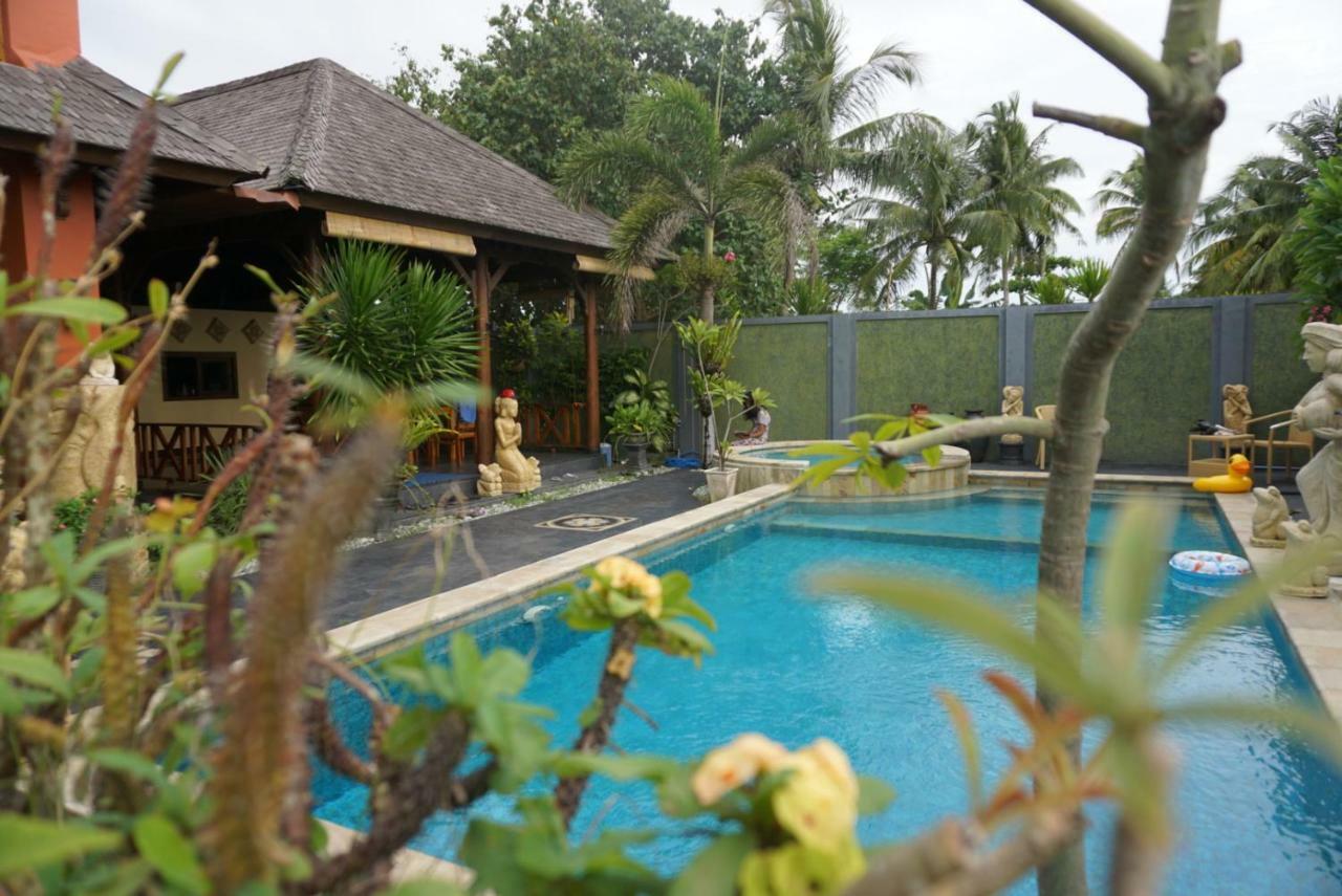 Villa Kenanga In Meninting By The Beach Матарам Экстерьер фото